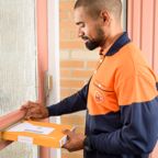 Afbeelding: Postbezorger PostNL Wezep