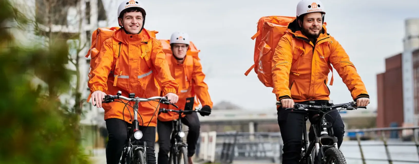 bezorger van Thuisbezorgd op de fiets