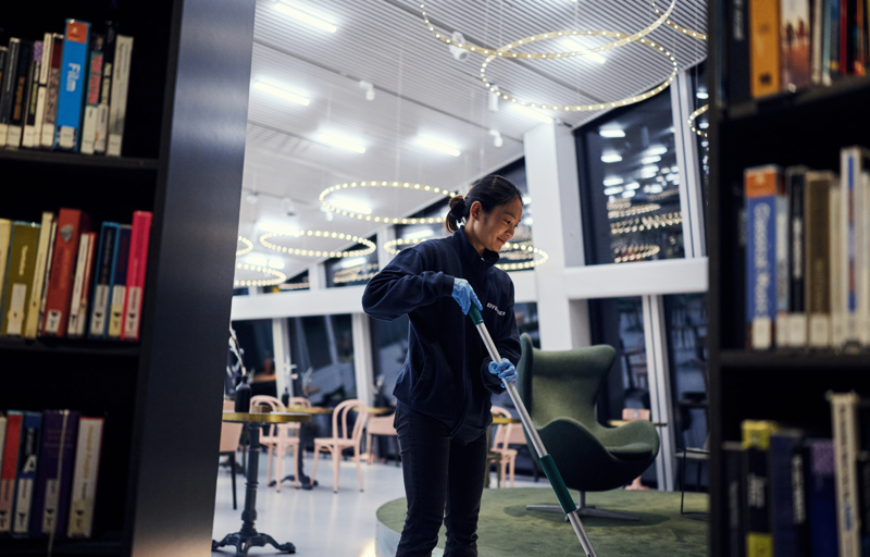 Schoonmaker van Effektief in het Forum in Groningen