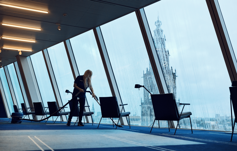 Schoonmaker in het forum groningen uitzicht martinitoren